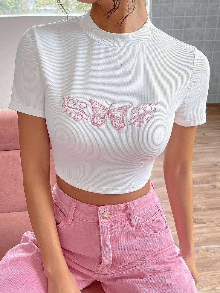 Pink Butterfly Graphic Crop T-Shirt for Women – Cute Aesthetic Baby Tee