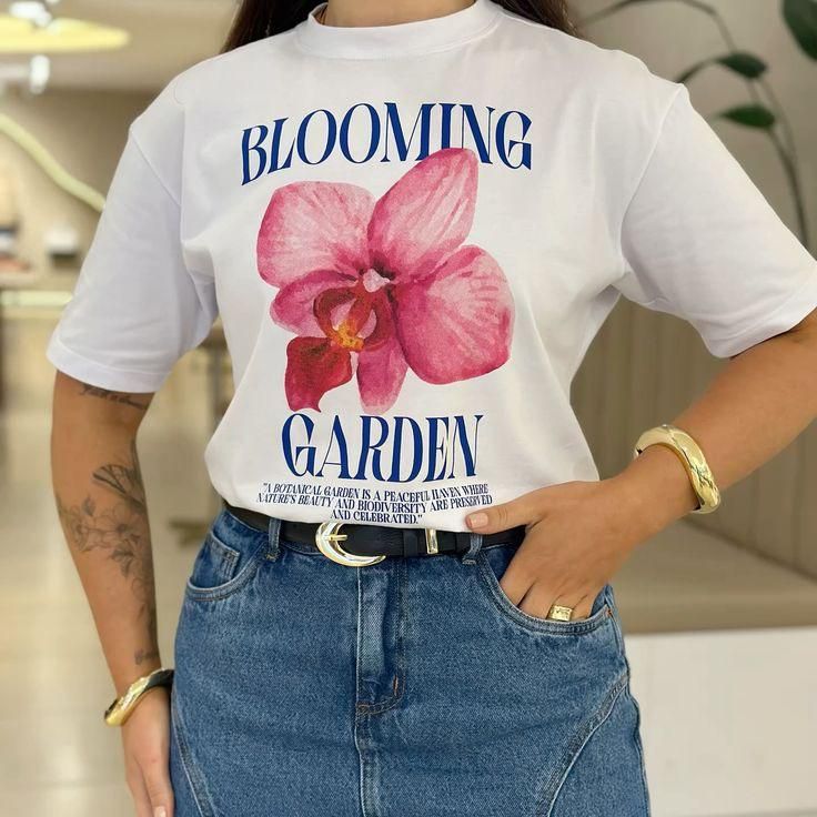Blooming Garden Floral Graphic T-Shirt for Women – Vintage Botanical Aesthetic Tee