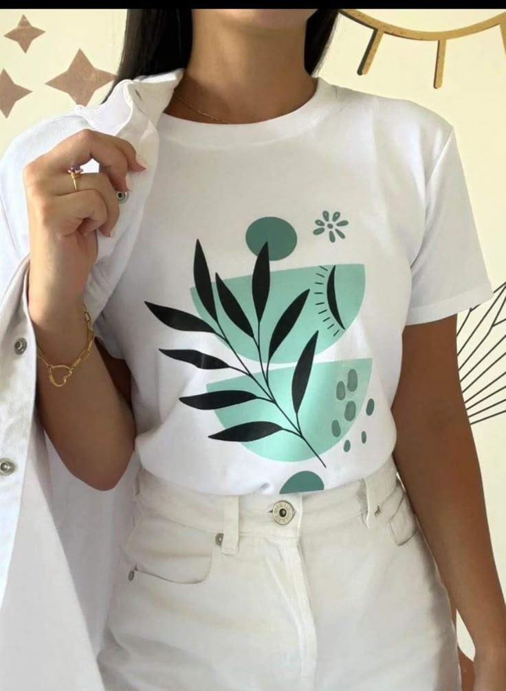 Minimal Botanical Leaf Graphic T-Shirt for Women – Modern Aesthetic Tee