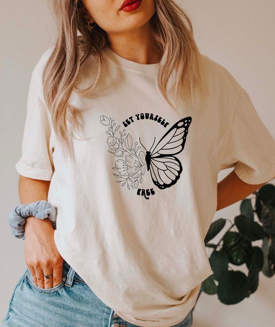 Set Yourself Free Butterfly Graphic T-Shirt for Women – Minimal Aesthetic Tee