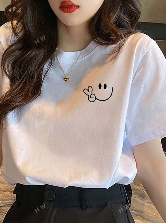 Minimal Smiley Peace Graphic T-Shirt for Women – Cute Aesthetic Tee
