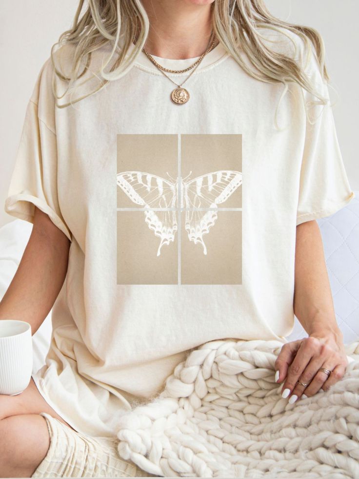 Minimal Butterfly Window Graphic T-Shirt for Women – Vintage Aesthetic Butterfly Tee